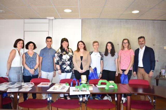 La consejera de Educación recibe a los alumnos del instituto Sanje de Alcantarilla, finalistas en el concurso ´Ciencia en Acción´ - 2, Foto 2