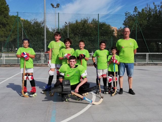 Debut del equipo Benjamín del Club Hockey Patines de Totana en la Liga de la Federación Valenciana, Foto 1