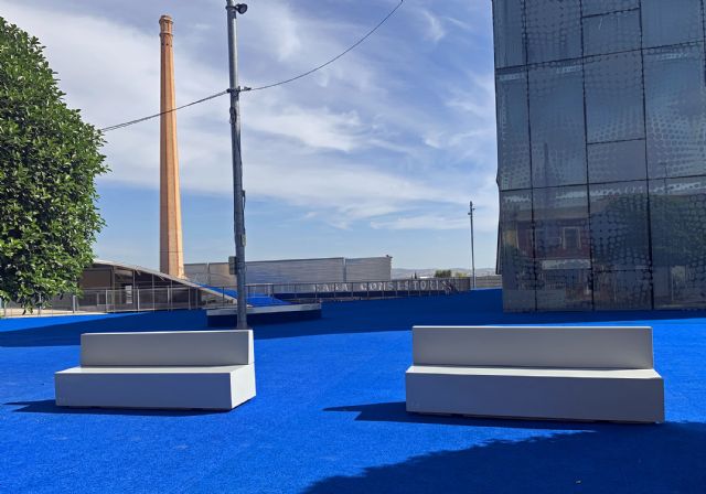 Nuevos bancos para los entornos del Ayuntamiento y de la Casa de la Cultura - 1, Foto 1