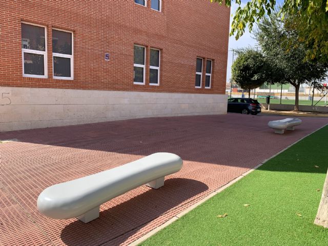 Nuevos bancos para los entornos del Ayuntamiento y de la Casa de la Cultura - 5, Foto 5