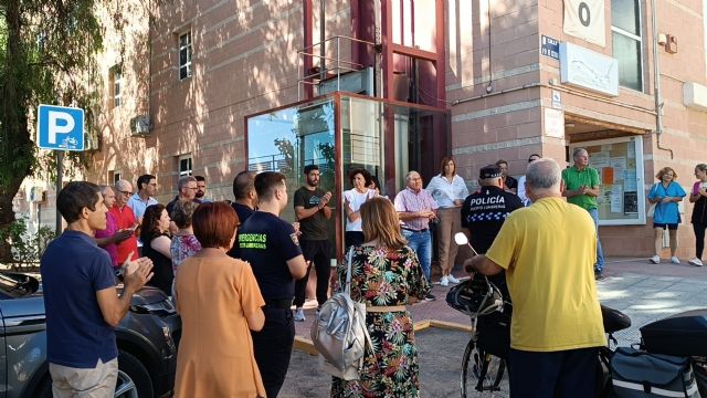 El Ayuntamiento de Puerto Lumbreras lleva a cabo un minuto de silencio como muestra de duelo por los fallecidos en los incendios acontecidos en una zona de ocio de Murcia - 3, Foto 3