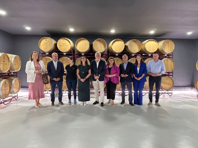 Presentación de los nuevos vinos ‘Tres Monastrells’ y ‘Entre Naranjos & Limoneros’ en la Bodega Madrid Romero de Torre Pacheco - 1, Foto 1