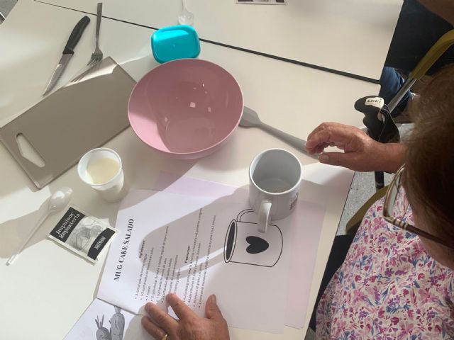 Las personas mayores aprenden cocina práctica con la cocinera María Hernández - 4, Foto 4