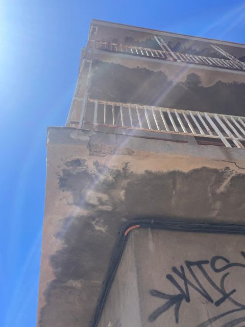 El PSOE de Alcantarilla exige soluciones urgentes ante el grave deterioro de un edificio abandonado en la calle Dos de Mayo - 1, Foto 1