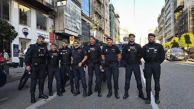 La rápida actuación de varios agentes de la Policía Nacional salva la vida de un ciudadano en pleno acto del Día de la Policía - 1, Foto 1