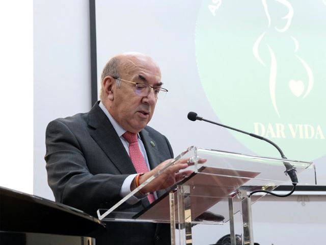 Ángel Moliní, más de cuatro décadas entre la medicina, la gestión sanitaria y el compromiso con Sevilla - 2, Foto 2