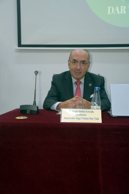 Ángel Moliní, más de cuatro décadas entre la medicina, la gestión sanitaria y el compromiso con Sevilla - 3, Foto 3