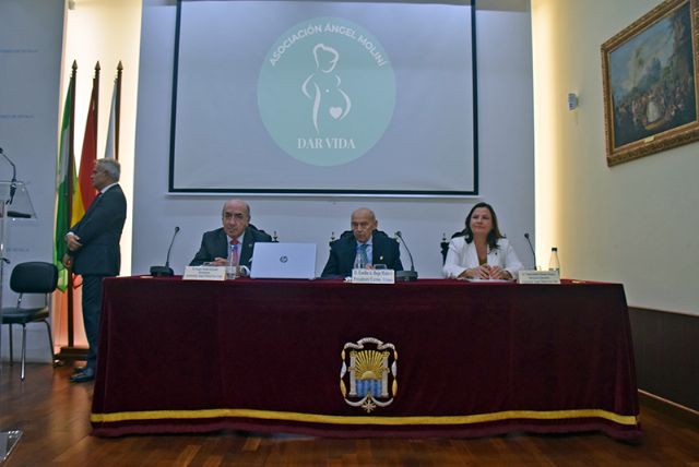 Ángel Moliní, más de cuatro décadas entre la medicina, la gestión sanitaria y el compromiso con Sevilla - 4, Foto 4