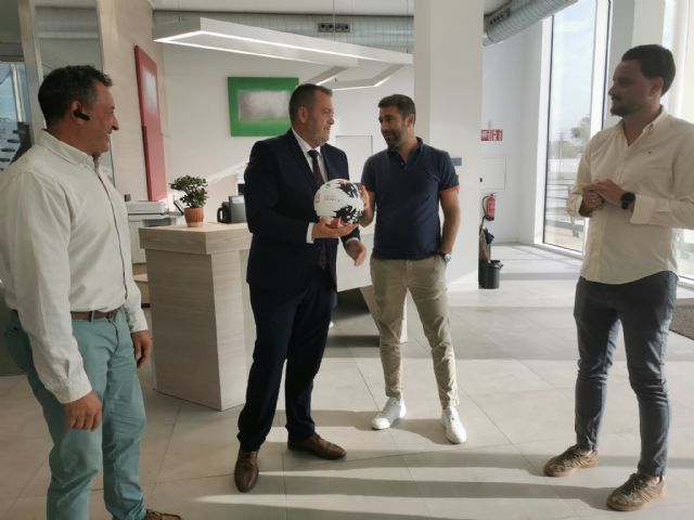 Lorca celebra la apuesta deportiva del grupo empresarial La Comarca con el Lorca Fútbol Base y su escuela - 2, Foto 2