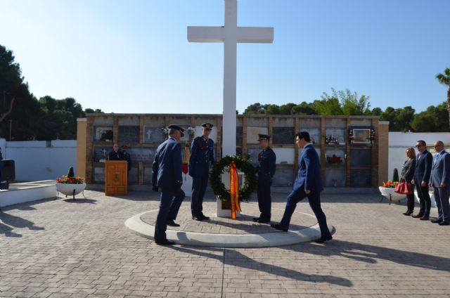 La AGA conmemora el Día de los Caídos por la Patria en el cementerio de San Javier - 2016 - 1, Foto 1
