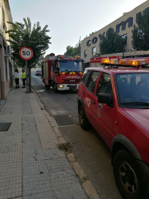 Un incendio en el barrio del Otro Lao, provocado por una vela encendida, sólo causa daños materiales - 1, Foto 1