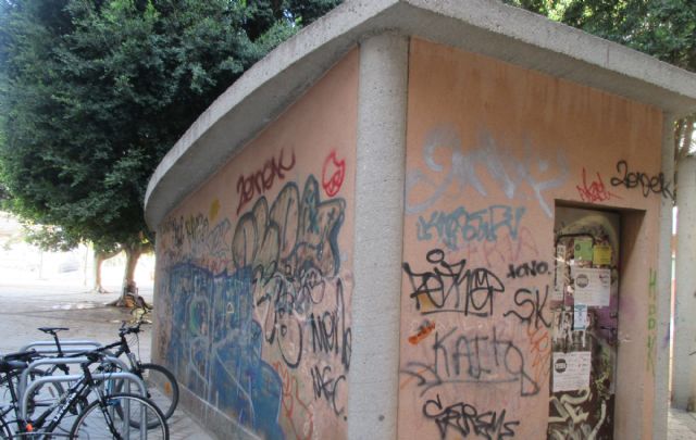 Fomento renueva las salidas de emergencia de los garajes del Paseo Fotógrafo Verdú - 2, Foto 2