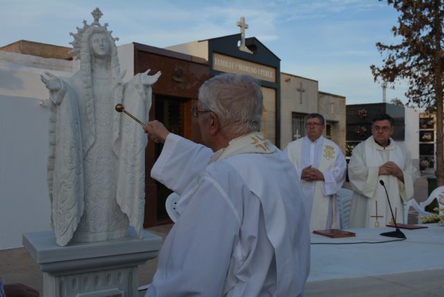 La imagen de la Patrona de Águilas preside la plaza Virgen de los Dolores del cementerio municipal - 1, Foto 1