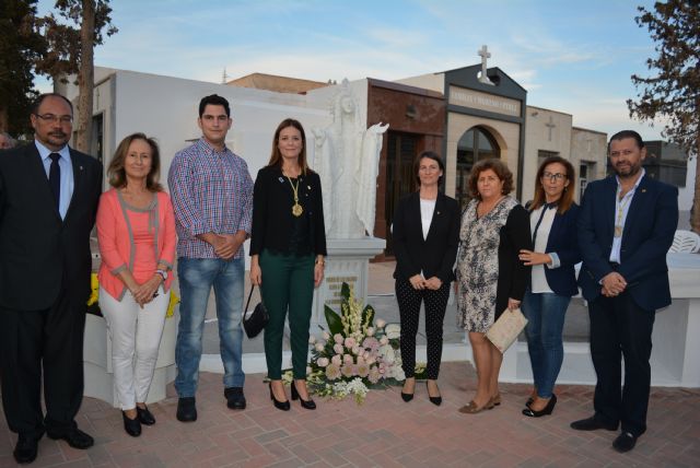 La imagen de la Patrona de Águilas preside la plaza Virgen de los Dolores del cementerio municipal - 2, Foto 2