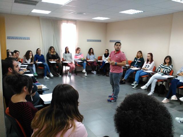 Juventud programa talleres y charlas para apoyar a los jóvenes en la búsqueda de empleo - 2, Foto 2