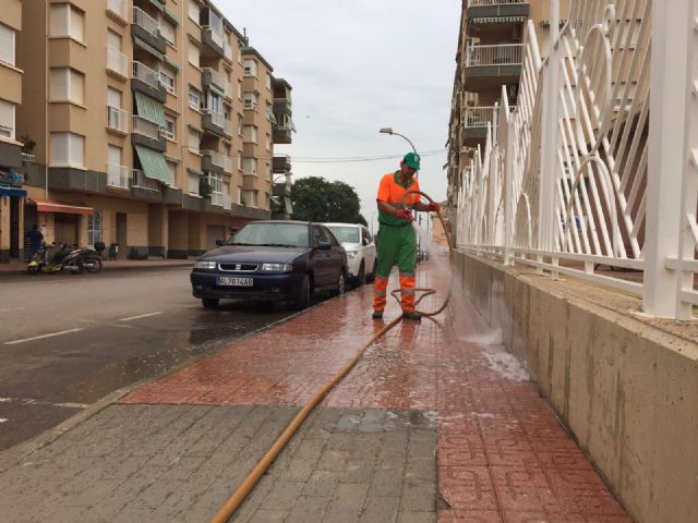 El Ayuntamiento pone a prueba un producto que repele la orina de los perros de fachadas y mobiliario urbano - 2, Foto 2