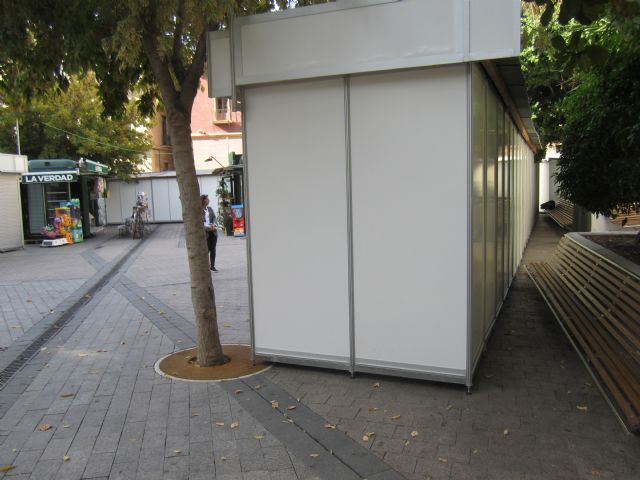 Ahora Murcia denuncia la desmedida ocupación de la plaza Santo Domingo por parte de la feria outlet - 1, Foto 1