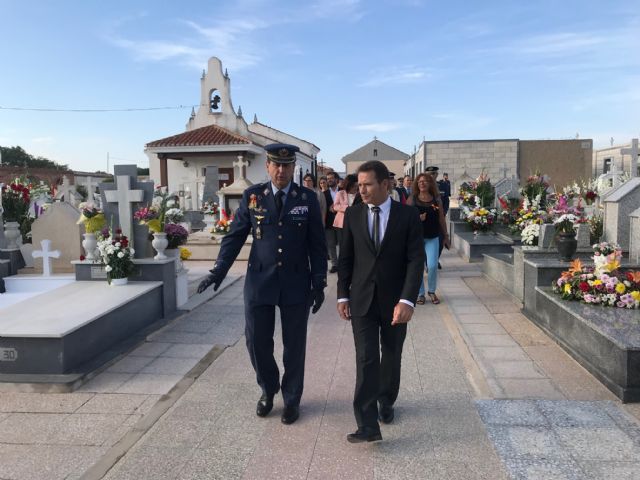 La AGA conmemora el Día de los Caídos por la Patria en el cementerio parroquial de Torre-Pacheco - 1, Foto 1