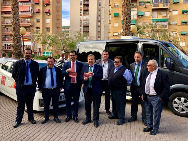 Los Vehículos de Transporte con Conductor deberán exhibir el distintivo regional a partir del 3 de diciembre - 2, Foto 2