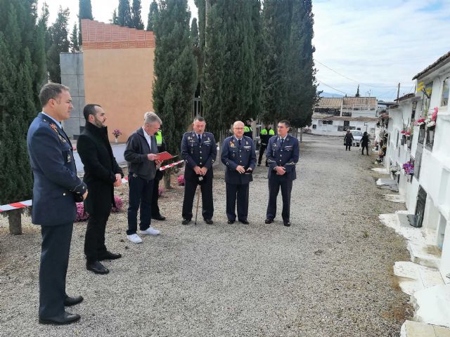 Flores a los soldados que se encuentran en nichos de la Base Aérea de Alcantarilla en el Cementerio Municipal - 3, Foto 3