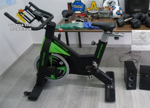 La Guardia Civil detiene al presunto autor de varios robos en el polideportivo de La Manga - 5, Foto 5