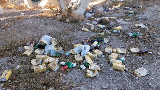 PP: Los problemas por botellones se multiplican por la pasividad del actual alcalde, que sigue obviando las reiteradas llamadas y quejas de los vecinos afectados - 1, Foto 1