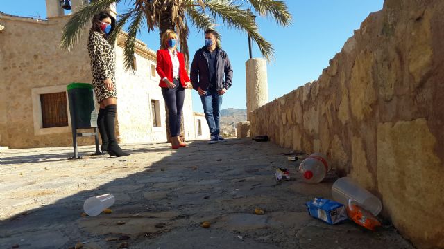 PP: Los problemas por botellones se multiplican por la pasividad del actual alcalde, que sigue obviando las reiteradas llamadas y quejas de los vecinos afectados - 2, Foto 2