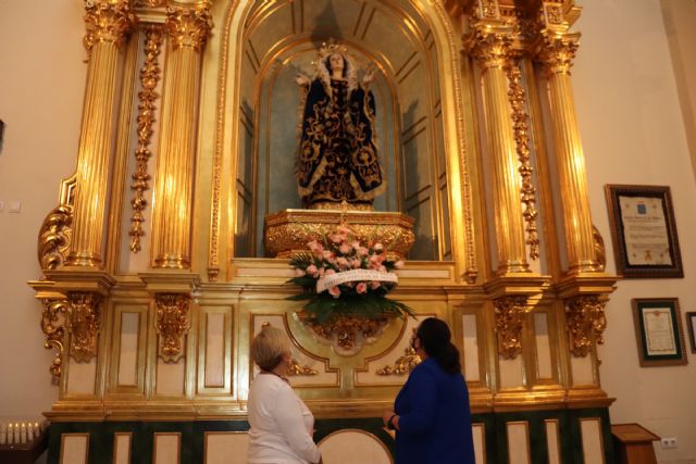 El Partido Popular de Águilas realiza una ofrenda floral a la Virgen de los Dolores rogando por los vecinos de la localidad - 1, Foto 1