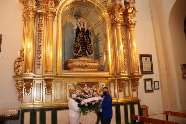 El Partido Popular de Águilas realiza una ofrenda floral a la Virgen de los Dolores rogando por los vecinos de la localidad - 2, Foto 2