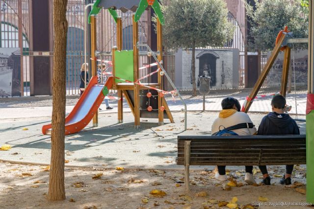 El Ayuntamiento precinta los parques infantiles para minimizar el contacto entre menores y evitar aglomeraciones - 1, Foto 1