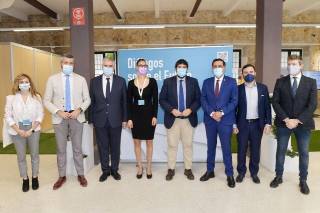 López Miras: Los jóvenes necesitan políticas que los hagan más fuertes y autónomos, no más dependientes - 1, Foto 1