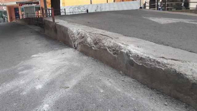 El PP exige una actuación de choque entre las calles Abenhalaj y avenida de Portugal, limpiando y desinfectando las aceras y el ejemplar de ficus - 3, Foto 3