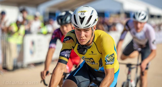 Meritorio séptimo puesto para el totanero Sergio Baxter en la final de la Super League de triatlón, Foto 2