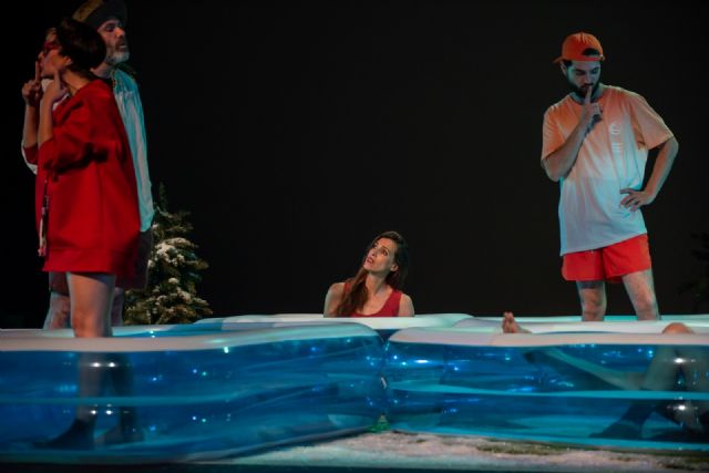 Cultura pone en escena este sábado en el Vico El desmoronamiento de la ternura, escrita y dirigida por el jumillano Luisma Soriano - 3, Foto 3