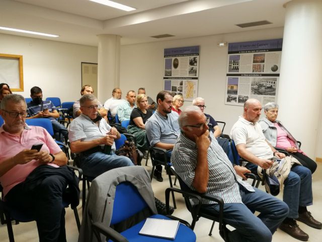 Mesa redonda “Salario o conflicto ”organizada por El PC e Izquierda Unida-Verdes región de Murcia - 1, Foto 1