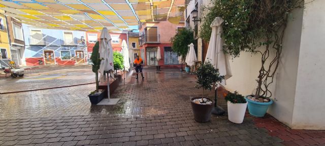 La Concejalía de Servicios Púbicos realiza trabajos de limpieza extraordinaria en la Plaza Vieja y calles aledañas - 3, Foto 3
