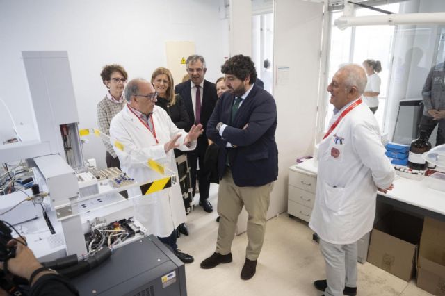 Fernando visita las instalaciones del Área Científica y Técnica de Investigación de la Universidad de Murcia - 1, Foto 1