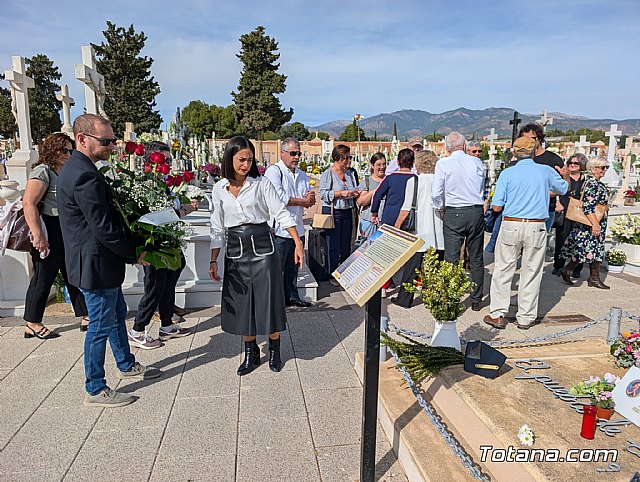 El PSOE de Totana rinde homenaje en la fosa común a las víctimas de la Guerra Civil y la dictadura, Foto 2