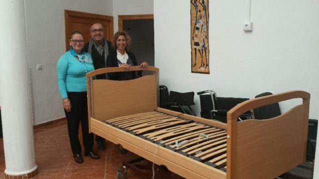 Servicios Sociales dona una cama electrica a Torre Nazaret y una olla de 150 litros al comedor Jesus, Maestro y Pastor - 1, Foto 1