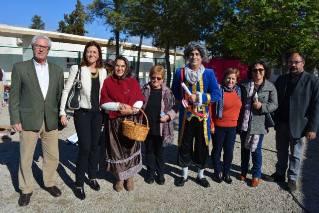 El conde de Floridablanca visita el colegio de Las Lomas con motivo de su castañada - 2, Foto 2
