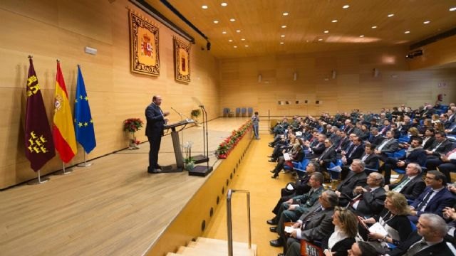 Pedro Antonio Sánchez: Debemos seguir el ejemplo de diálogo y unidad que dio lugar a la Constitución de todos los españoles - 2, Foto 2