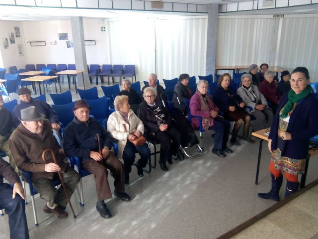 Los mayores de Alhama charlan sobre cmo disfrutar de la jubilacin, Foto 1
