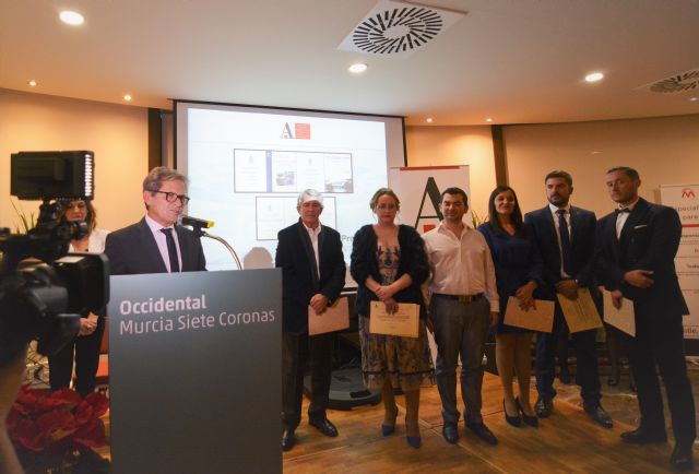 El COAATIEMU celebra su cena de hermandad reconociendo la trayectoria profesional de sus colegiados - 1, Foto 1