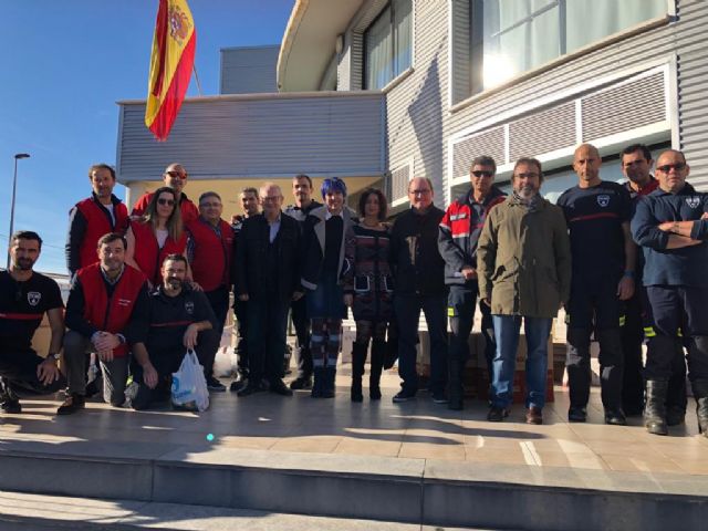 Los bomberos del Consorcio recogen alimentos para los niños necesitados - 1, Foto 1