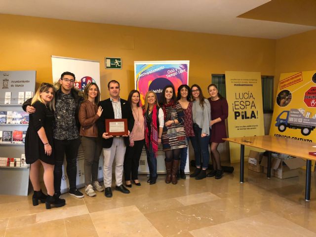 El Ayuntamiento de Murcia distingue al grupo de voluntarios de Santiago y Zaraiche por 25 años al servicio de los menores del barrio - 2, Foto 2
