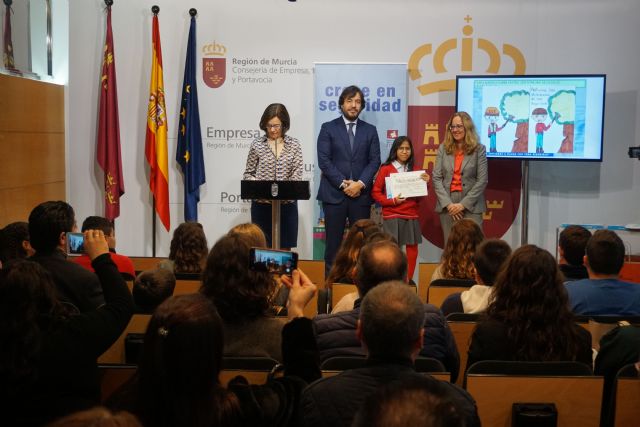 La Comunidad premia a los diez escolares que mejor plasman la prevención de riesgos en su entorno - 2, Foto 2