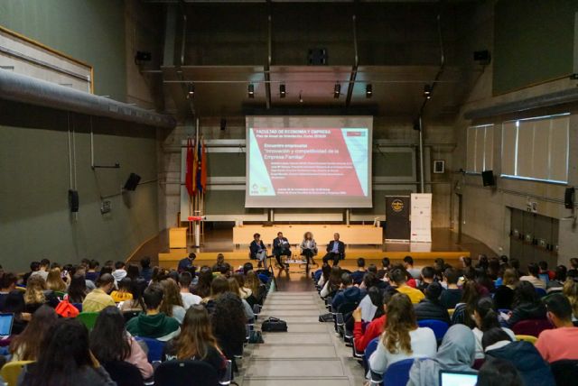 Estudiantes de la UMU conocen las claves de la empresa familiar para desarrollar su futuro profesional - 3, Foto 3