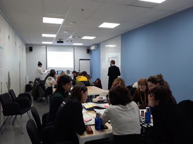 El Servicio de Empleo diseña el proyecto ´Pensando en ti´ en colaboración con varias ONGs y la empresa IKEA - 1, Foto 1