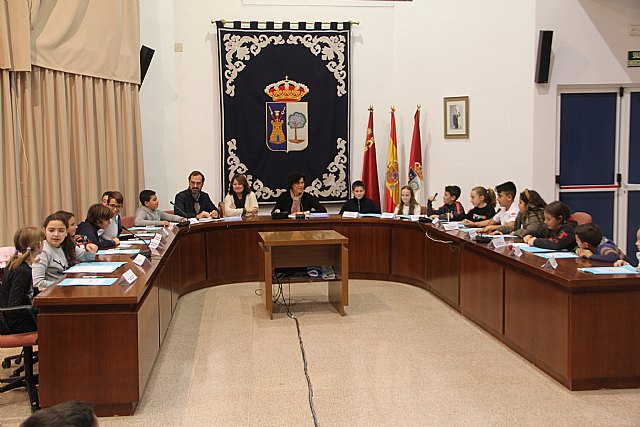 El Ayuntamiento de Puerto Lumbreras acoge plenos infantiles para conmemorar el día de la Constitución 2019 - 1, Foto 1
