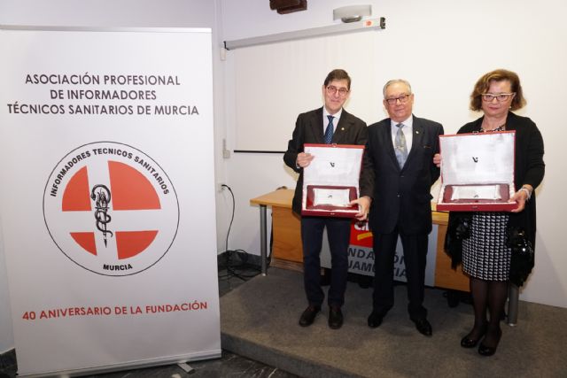 Los visitadores médicos han galardonado al consejero de Salud y a la presidenta del Colegio de Médicos por su labor a favor de la sanidad durante la celebración de su 40 aniversario - 1, Foto 1